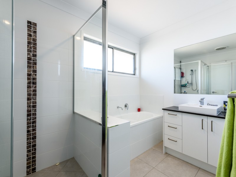 15 Grevillia Crescent, Maudsland QLD 4210