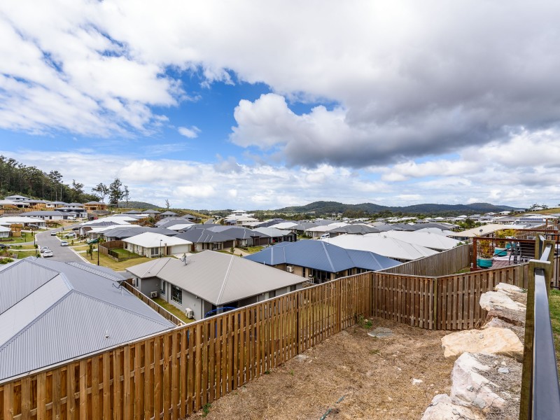 15 Grevillia Crescent, Maudsland QLD 4210