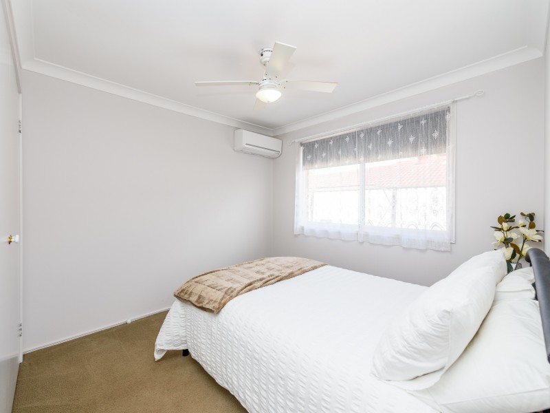 4 Dubbo Court, Helensvale QLD 4212