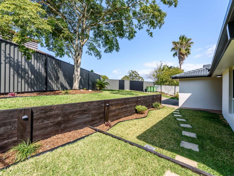 4 Dubbo Court, Helensvale QLD 4212