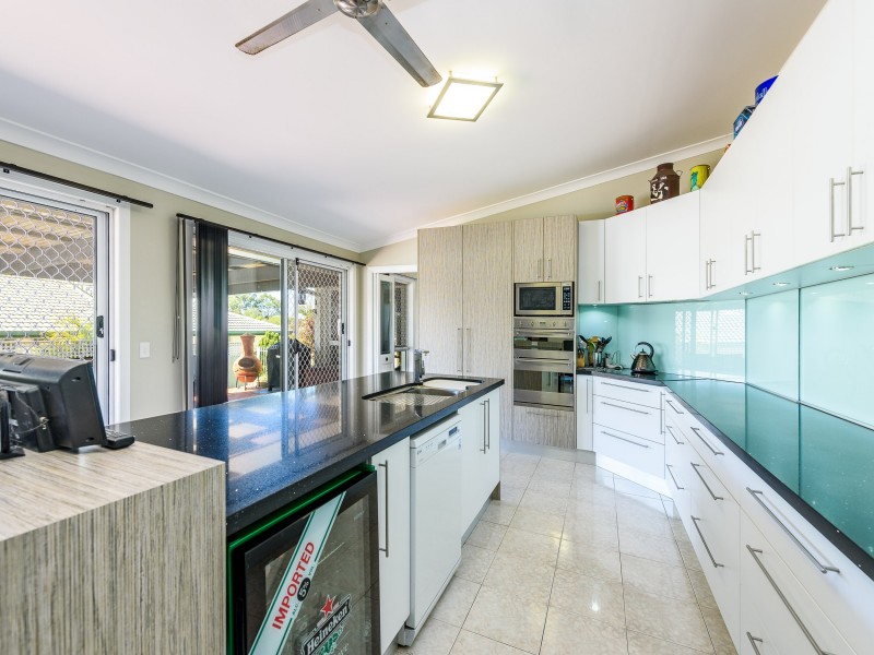 14 Pearson Close, Arundel QLD 4214