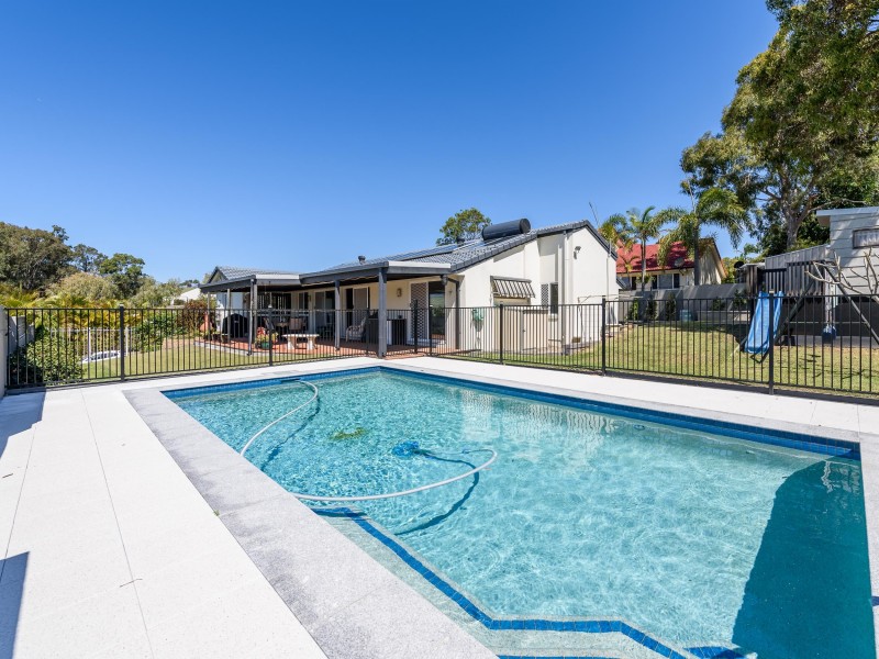 14 Pearson Close, Arundel QLD 4214