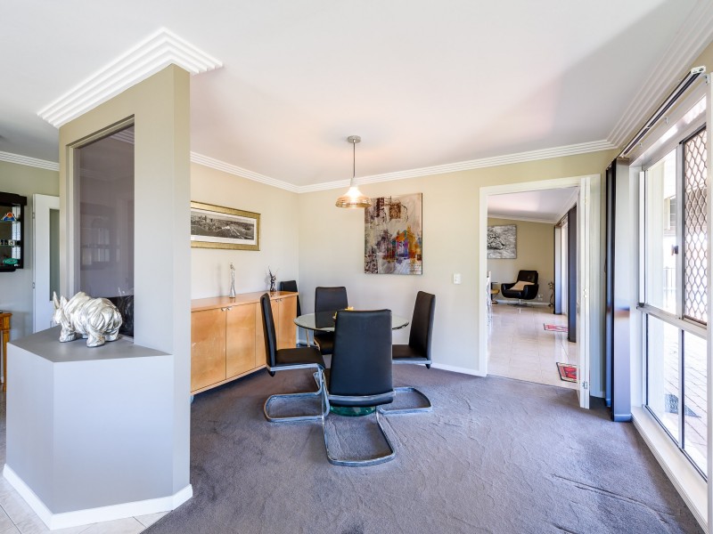 14 Pearson Close, Arundel QLD 4214