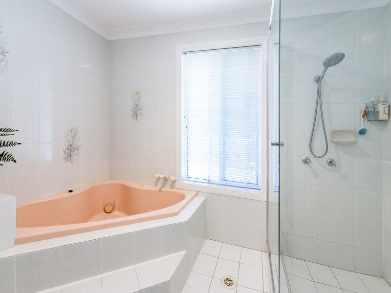 14 Pearson Close, Arundel QLD 4214