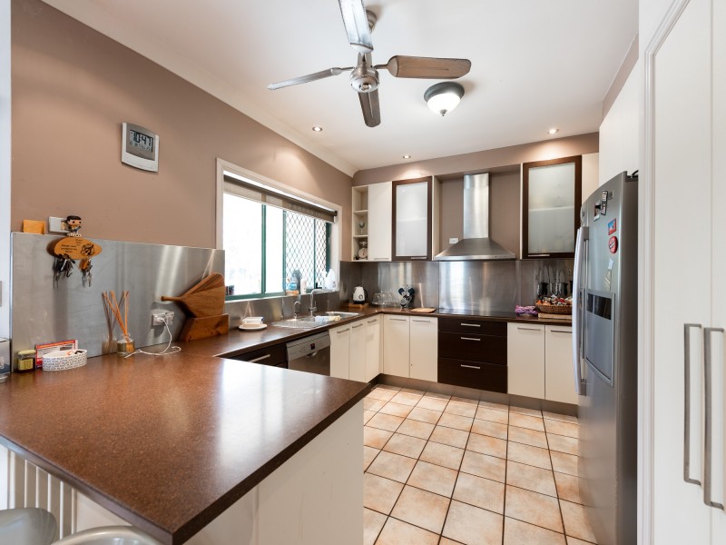 31 Lakeshore Drive, Helensvale QLD 4212