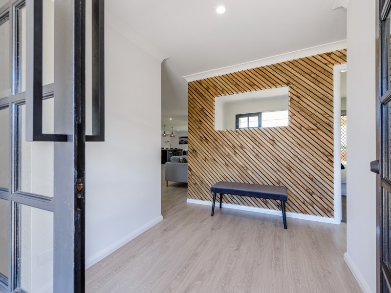 207 Mildura Drive, Helensvale QLD 4212