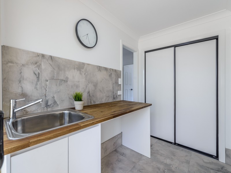 207 Mildura Drive, Helensvale QLD 4212