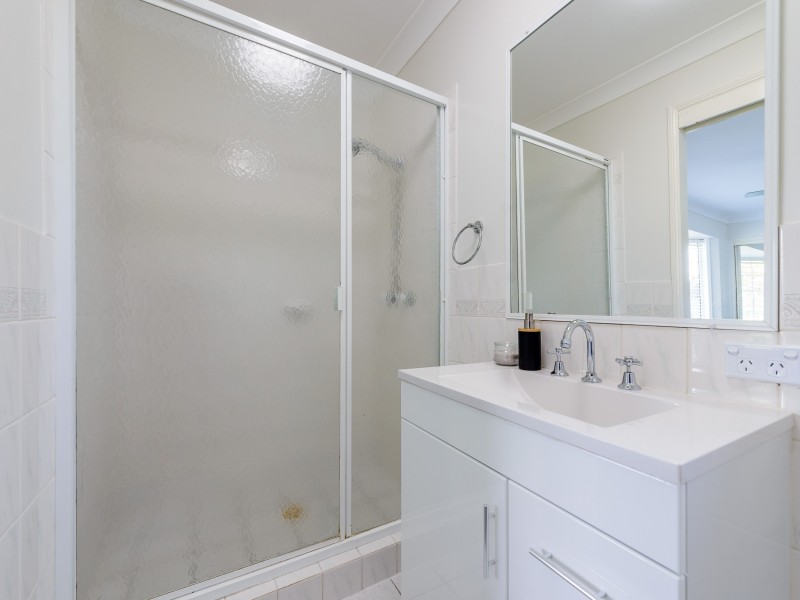 2 Guy Lane, Oxenford QLD 4210