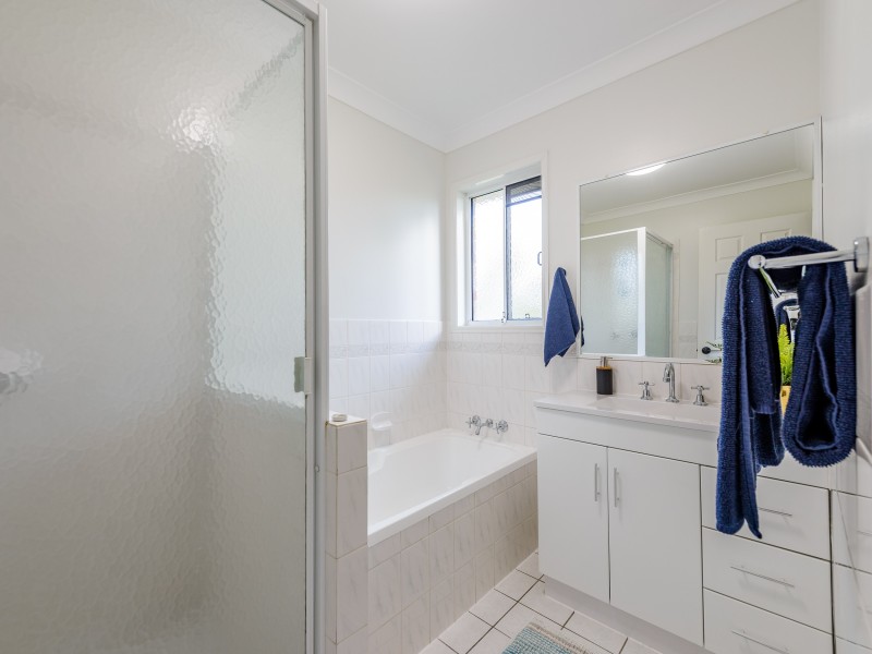 2 Guy Lane, Oxenford QLD 4210