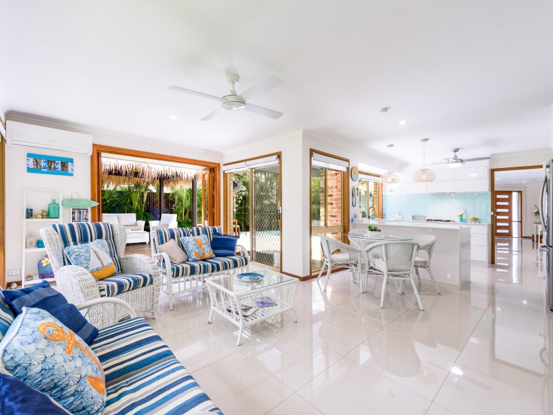 34 Sundown Drive, Paradise Point QLD 4216