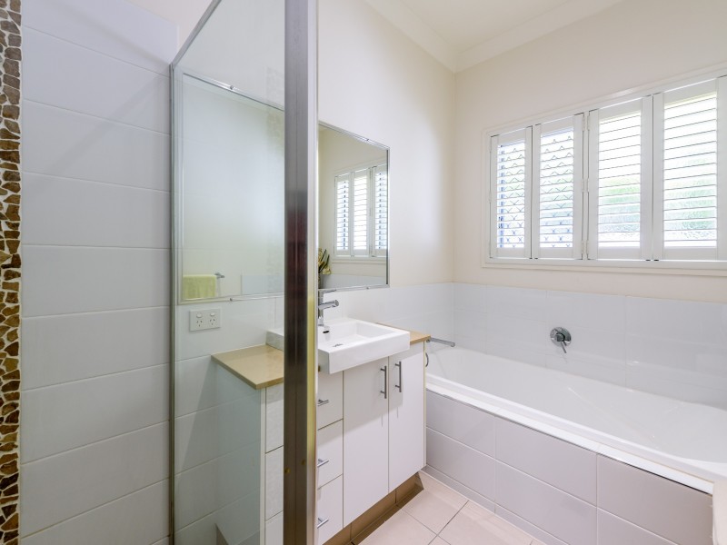 23 Rhodium Crescent, Hope Island QLD 4212