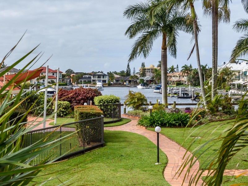 2/41a Broadwater Street, Runaway Bay QLD 4216