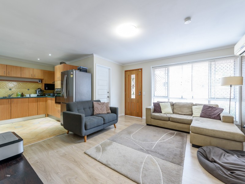 2/11 Ruth Anne Close, Labrador QLD 4215