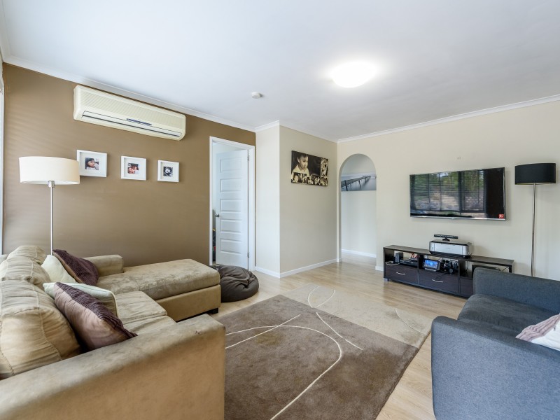 2/11 Ruth Anne Close, Labrador QLD 4215