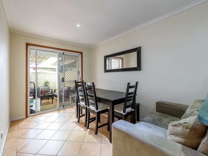 2/11 Ruth Anne Close, Labrador QLD 4215