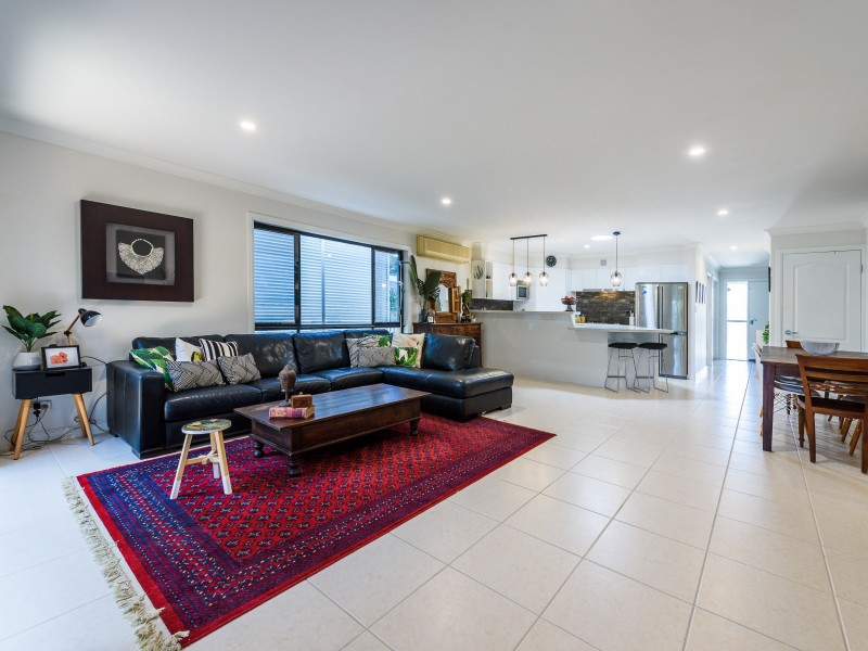 2/34 Donald Avenue, Paradise Point QLD 4216