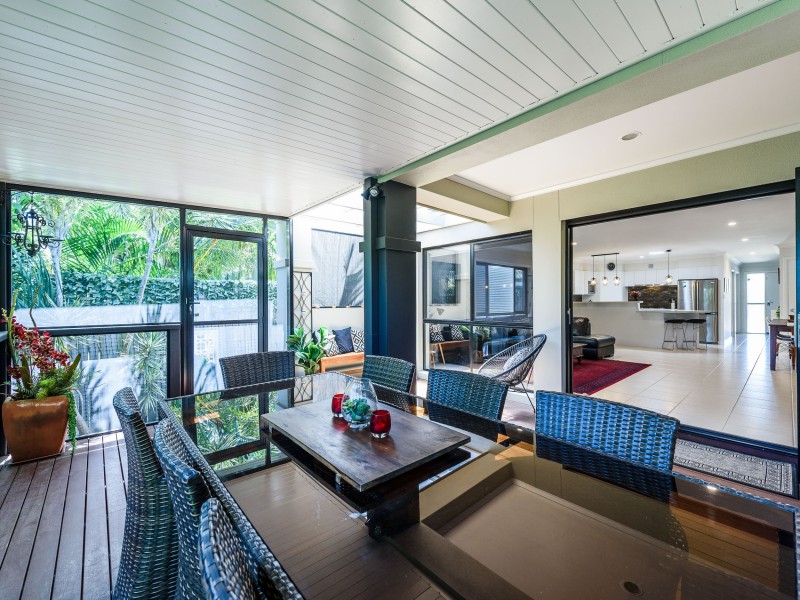 2/34 Donald Avenue, Paradise Point QLD 4216