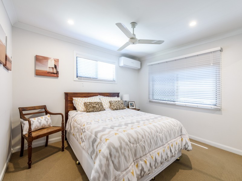 2/34 Donald Avenue, Paradise Point QLD 4216