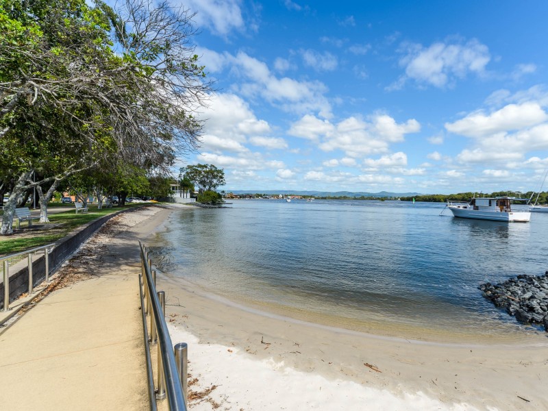 2/34 Donald Avenue, Paradise Point QLD 4216