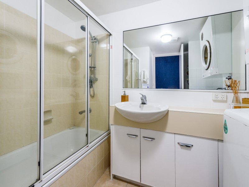 38/37 Bayview Street, Runaway Bay QLD 4216