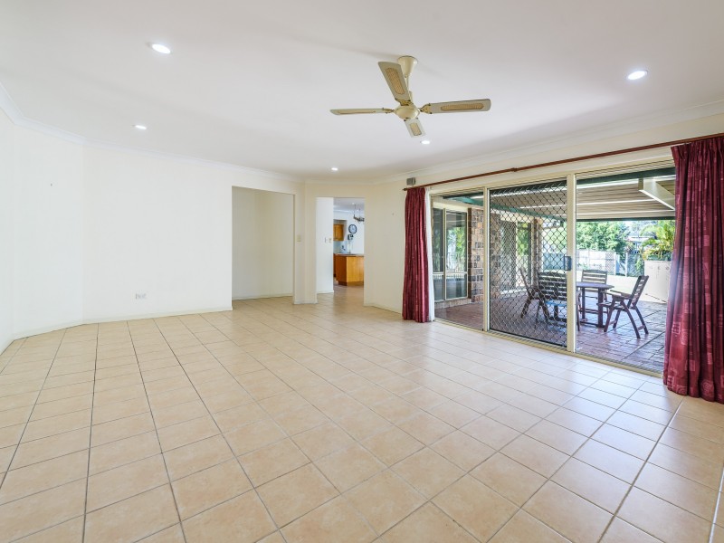 8 Henry Cotton Drive, Parkwood QLD 4214