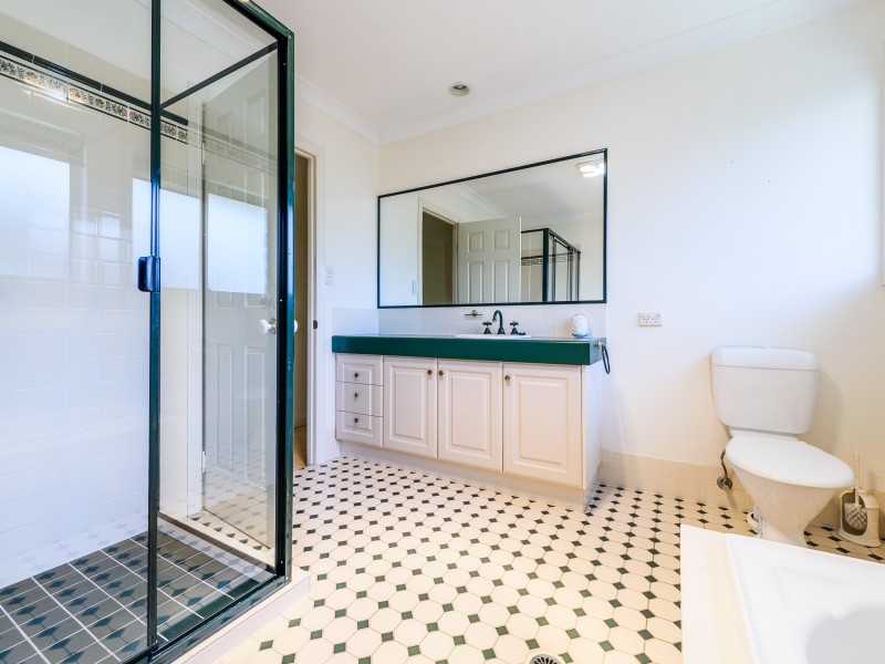 8 Henry Cotton Drive, Parkwood QLD 4214