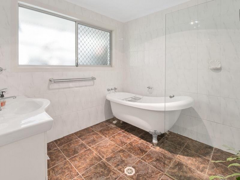 15 Abalone Avenue, Paradise Point QLD 4216