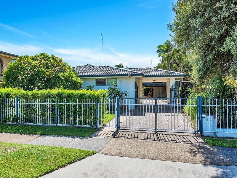 15 Abalone Avenue, Paradise Point QLD 4216