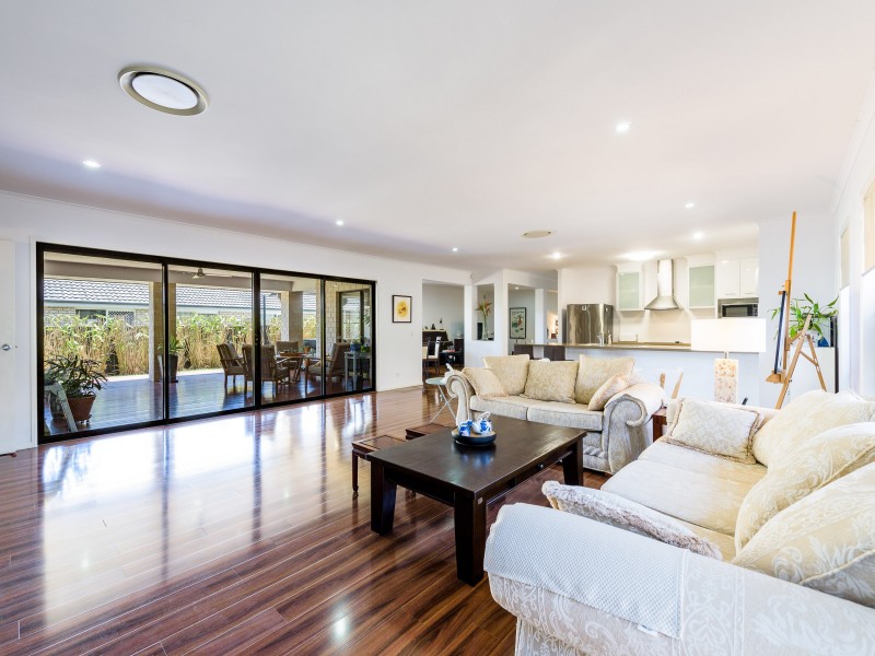 51 Hawkesbury Avenue, Pacific Pines QLD 4211