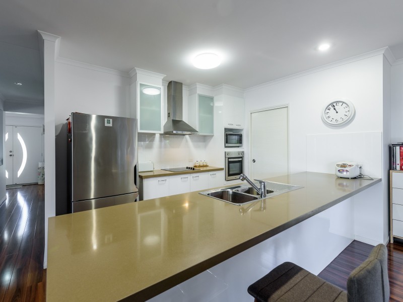 51 Hawkesbury Avenue, Pacific Pines QLD 4211