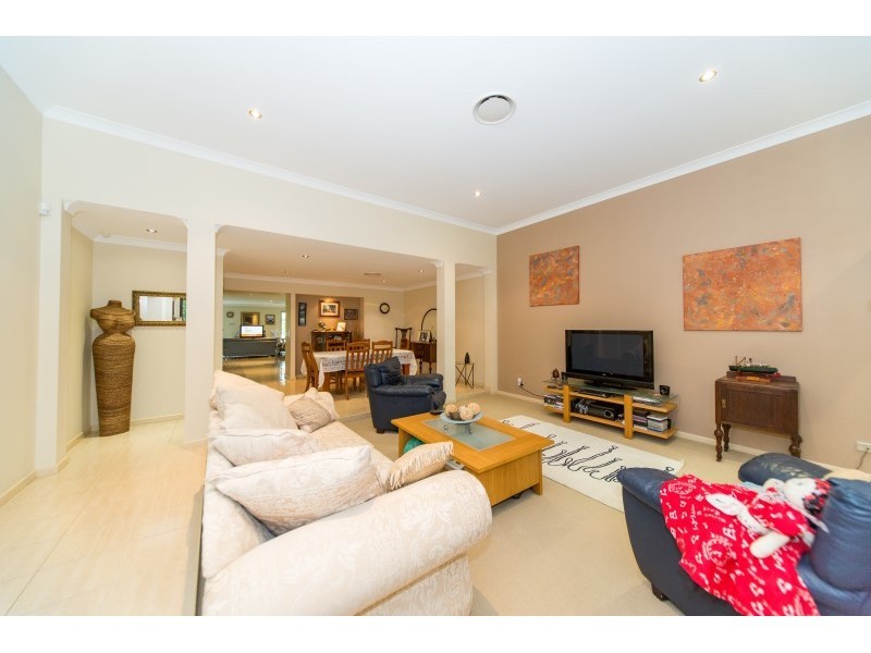 10 Howard Hughes Court, Maudsland QLD 4210