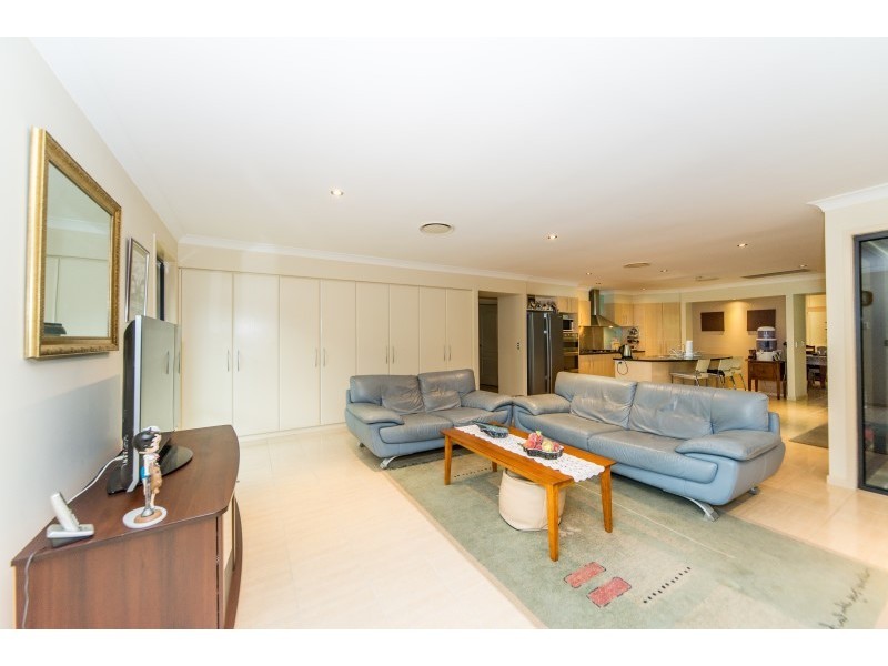 10 Howard Hughes Court, Maudsland QLD 4210