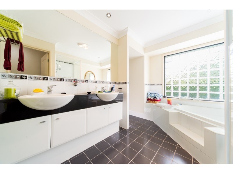 10 Howard Hughes Court, Maudsland QLD 4210