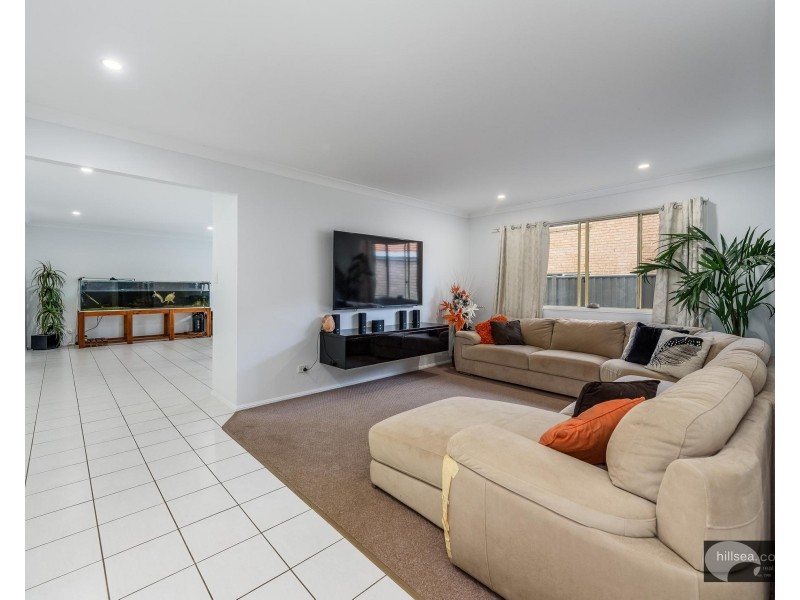 2A Hatutu Street, Pacific Pines QLD 4211