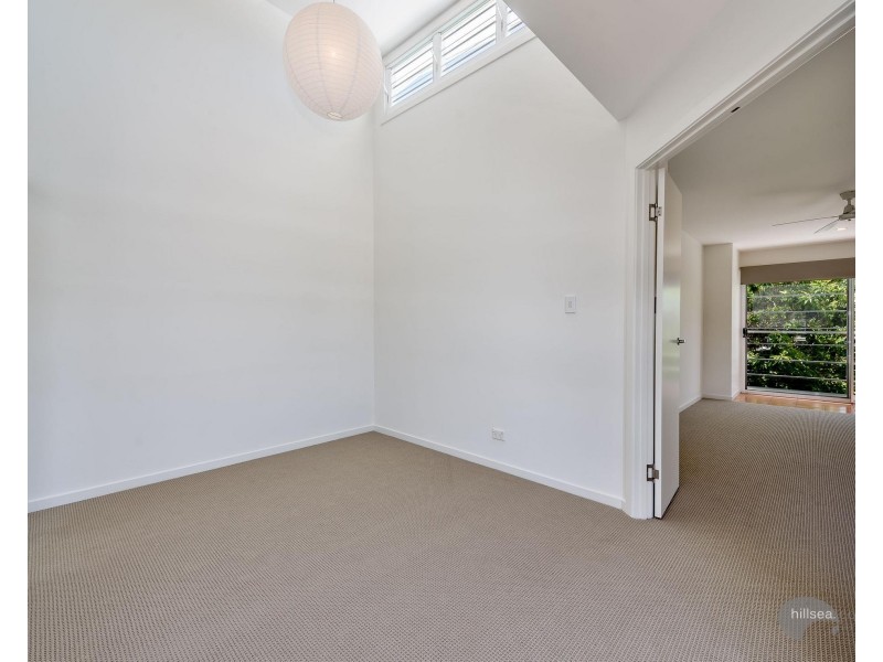 2/29 Nankeen Avenue, Paradise Point QLD 4216