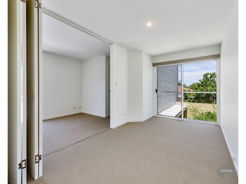 2/29 Nankeen Avenue, Paradise Point QLD 4216