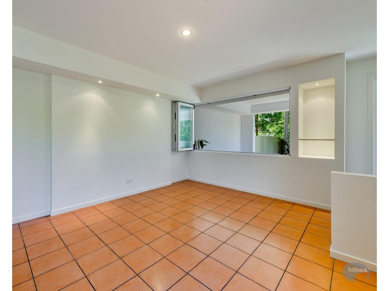 2/29 Nankeen Avenue, Paradise Point QLD 4216