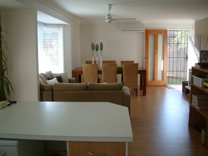 1/16 Stephanie Court, Labrador QLD 4215