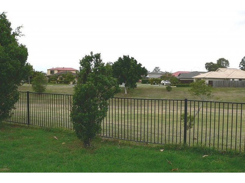 6 Thames Place, Oxenford QLD 4210