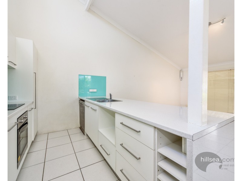 1/81 Olsen Avenue, Labrador QLD 4215