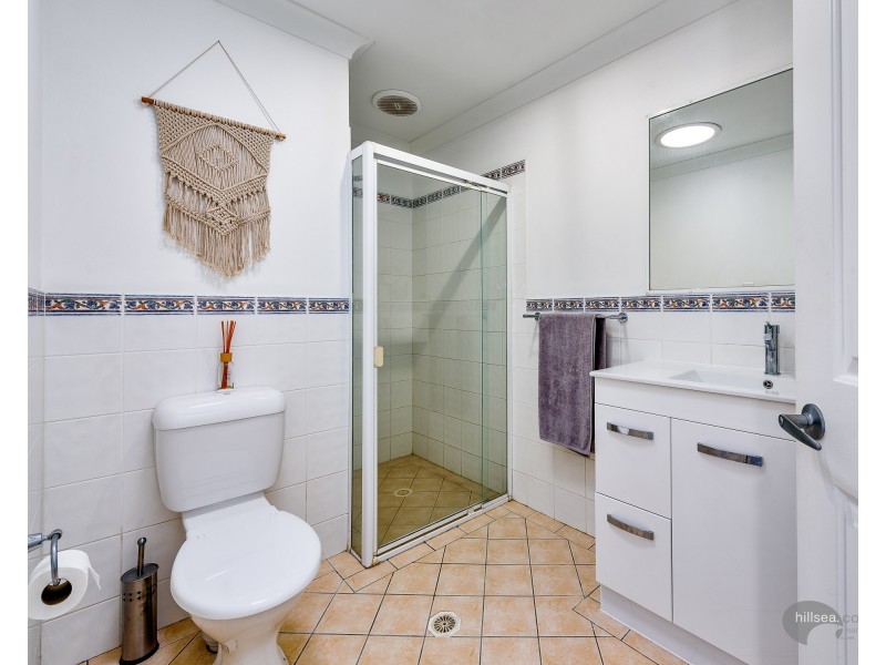 2/11 Tanias Place, Labrador QLD 4215