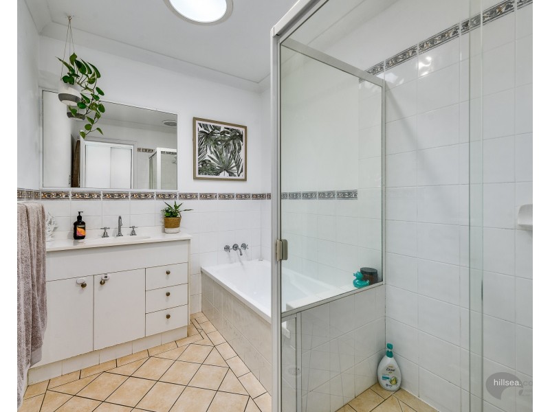 2/11 Tanias Place, Labrador QLD 4215