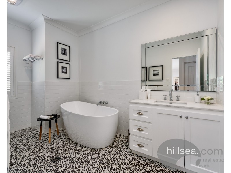 15 Mungala Street, Hope Island QLD 4212