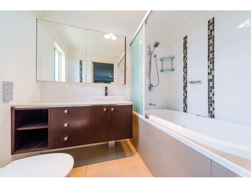16 Pandora Crescent, Pacific Pines QLD 4211