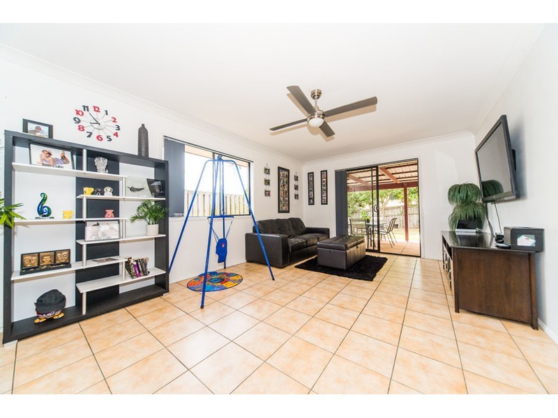 10 Kosrae Street, Pacific Pines QLD 4211