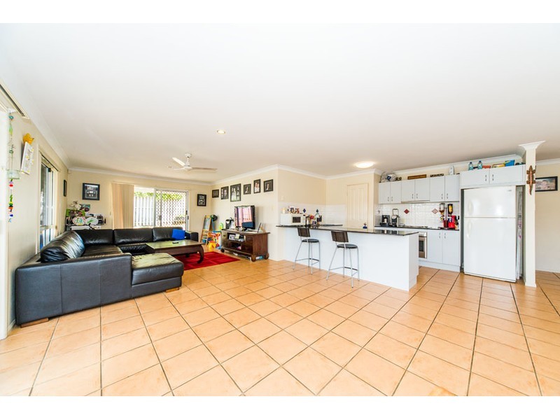 6 Stromlo Court, Pacific Pines QLD 4211