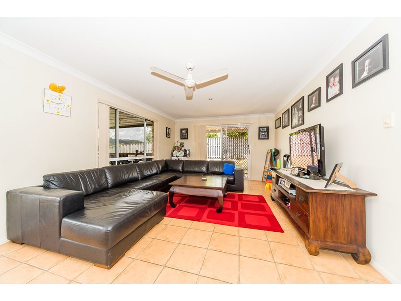 6 Stromlo Court, Pacific Pines QLD 4211