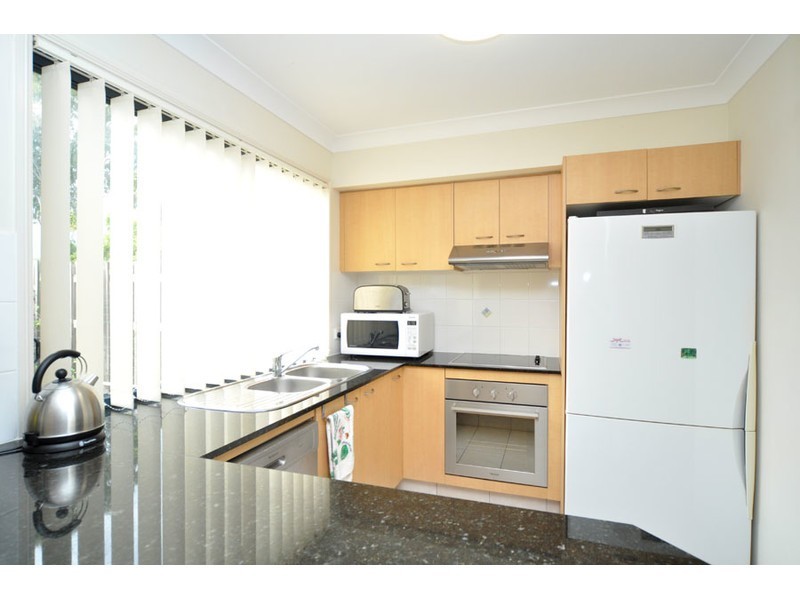10/2 Bos Drive, Coomera QLD 4209