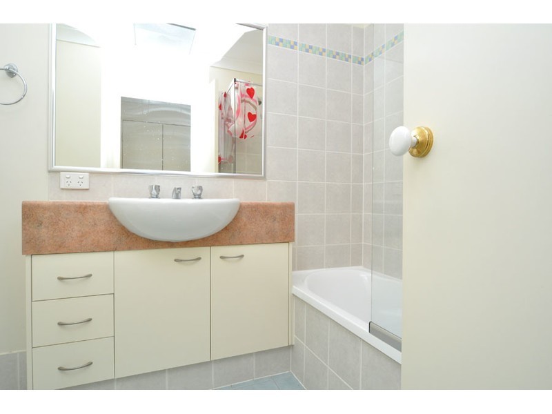 10/2 Bos Drive, Coomera QLD 4209