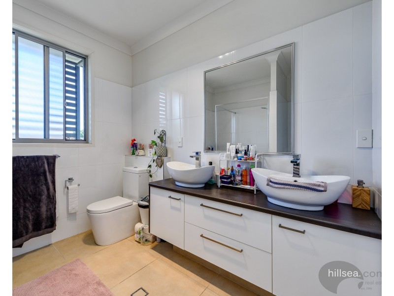 2/9 McWilliam Close, Labrador QLD 4215